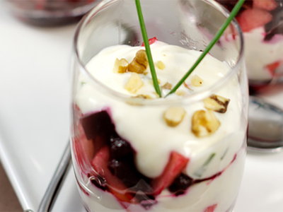 Verrine betterave, noix et crème de camembert