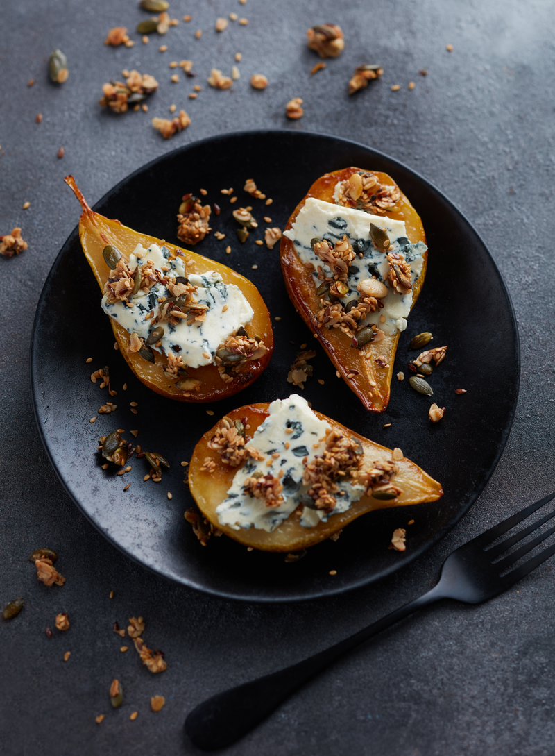 Poire rôtie au miel et fromage bleu