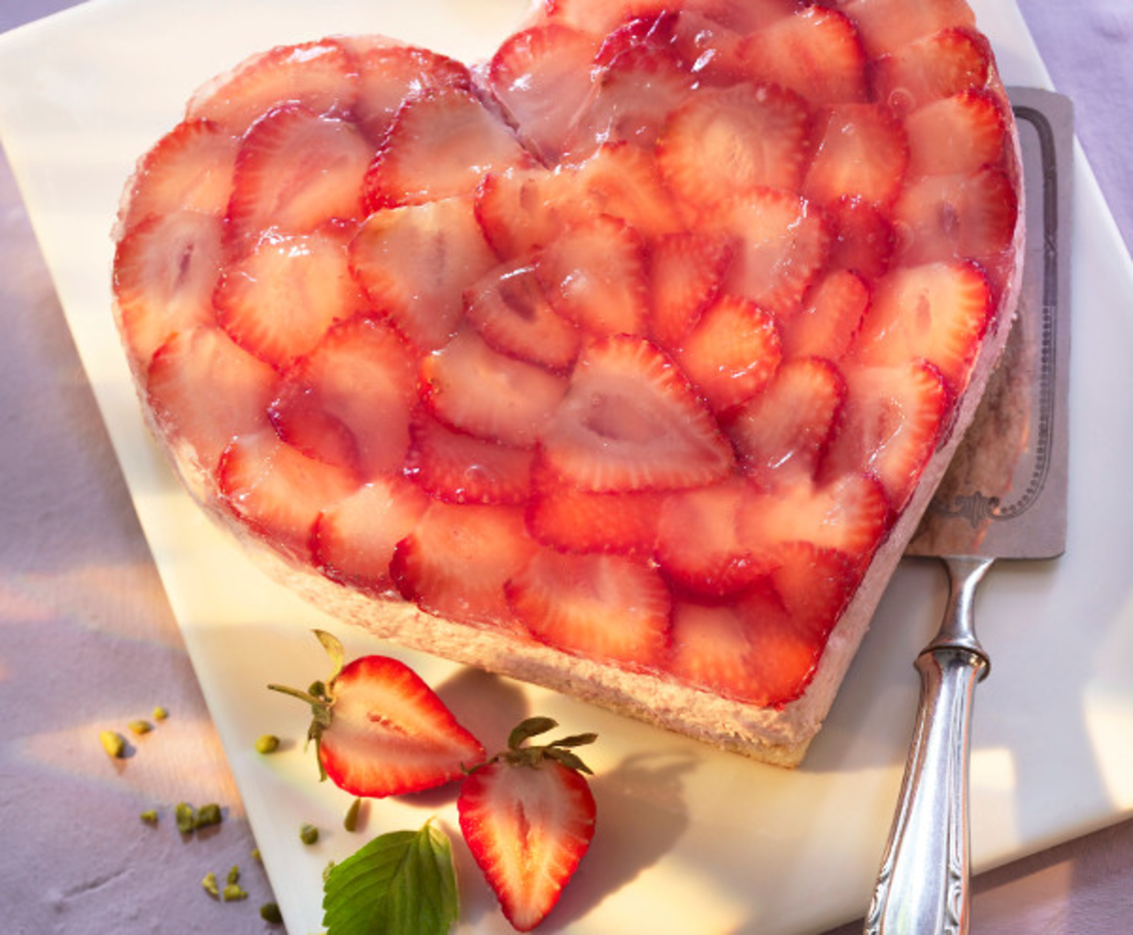 TH06_gateau-fromage-frais-fraises-coeur