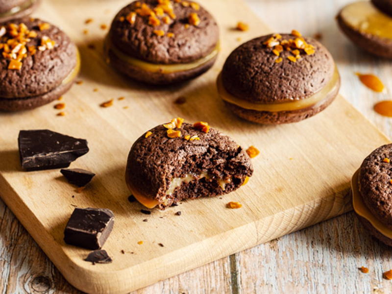 Cookie-brownie à la crème caramel et fromage frais