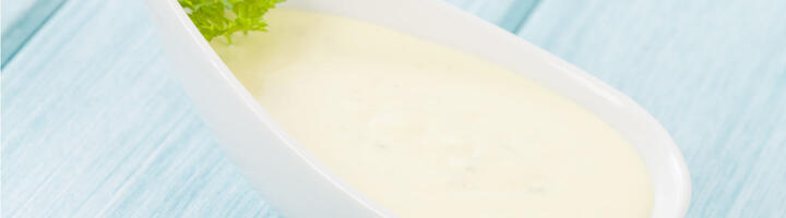 Oeufs de caille à la sauce fromage frais et ciboulette