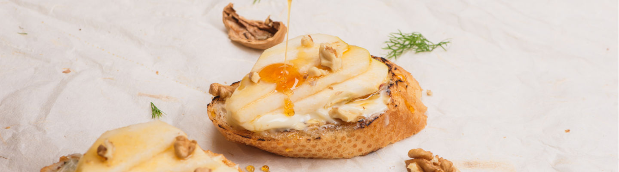 Cuillère apéritive à la poire, au miel et au fromage