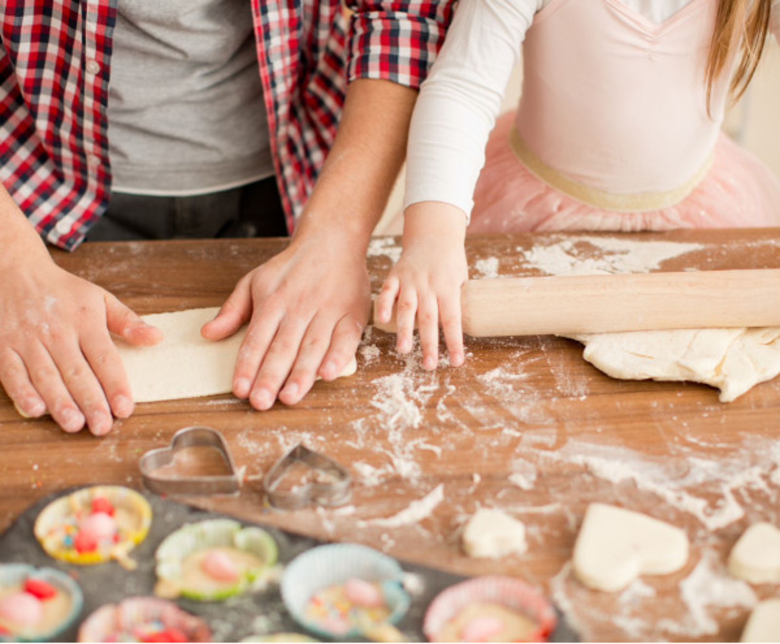 TH06_preparation_biscuits_papa_petite_fille