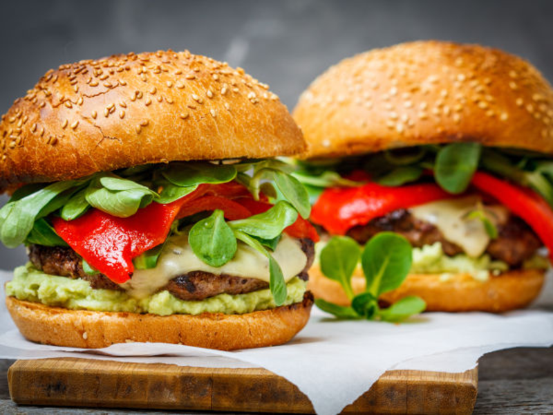 Burger à l'avocat et au fromage