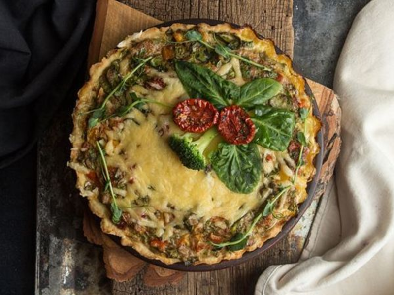 Tarte sans œuf épinards, fromage et tomates séchées