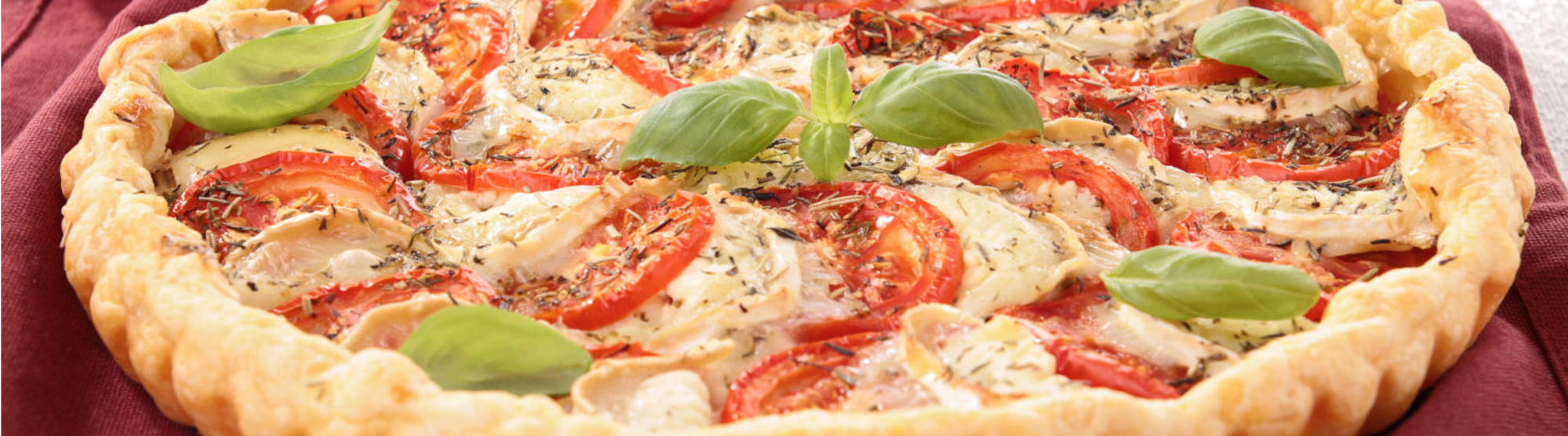 Tarte feuilletée à la tomate et au fromage