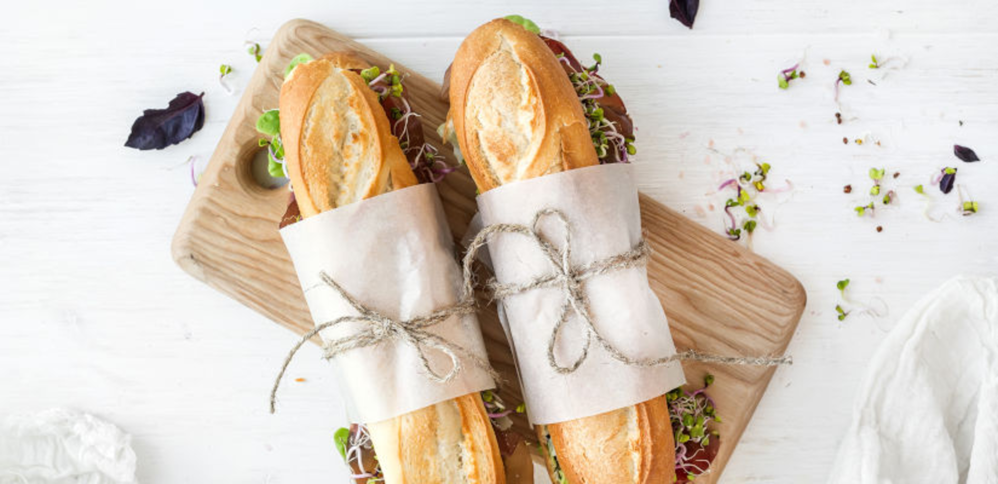 Sandwich rôti de porc, brie et moutarde