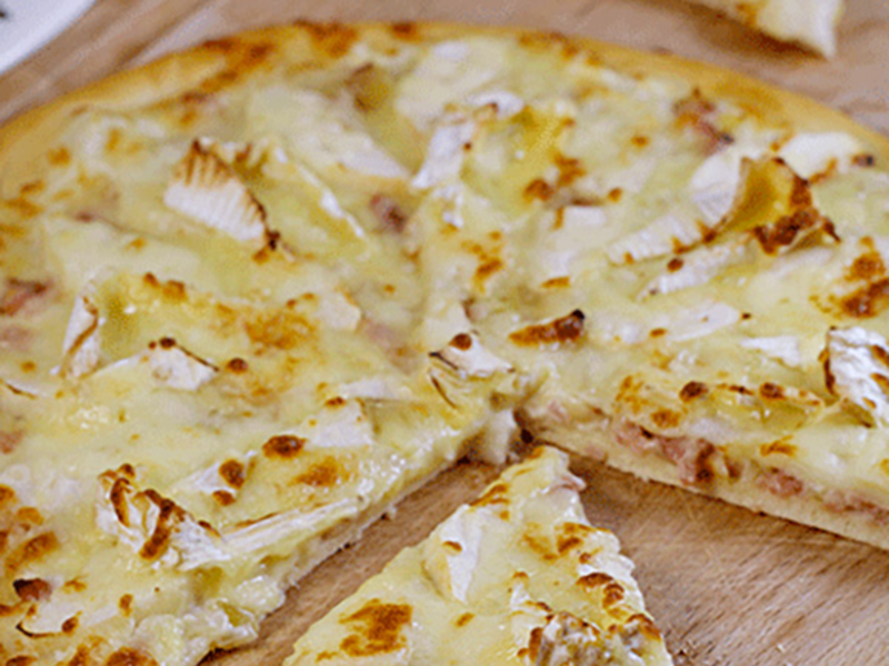 Pizza normande au camembert