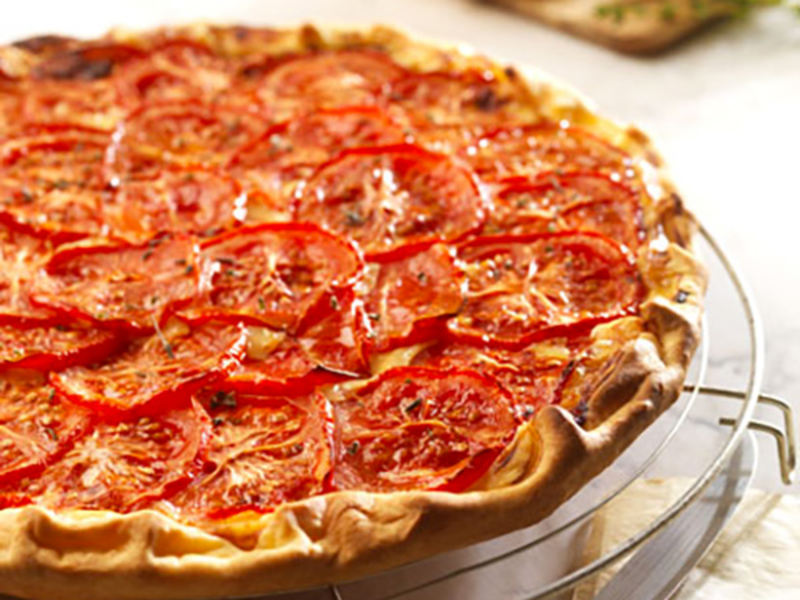 Tarte aux tomates, moutarde et fromage à raclette