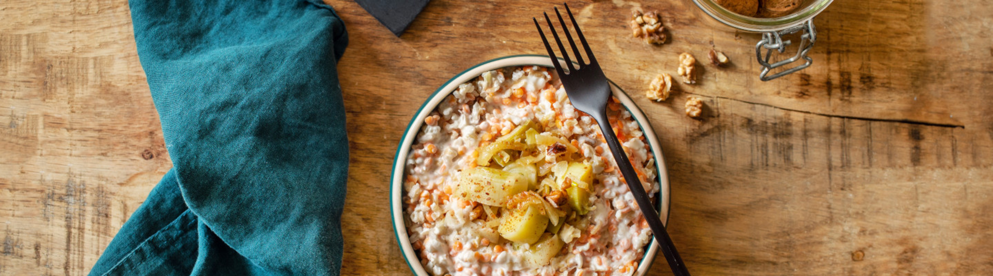 Risotto aux lentilles corail, poêlée de poireaux et fromage frais