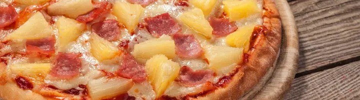 Pizza à l'ananas et au fromage de chèvre frais