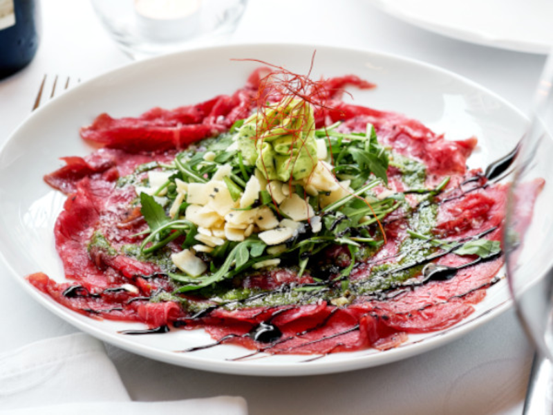 Carpaccio de boeuf au fromage et pistou