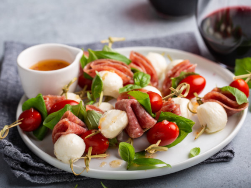 Brochettes au fromage pour plateau télé à l'italienne