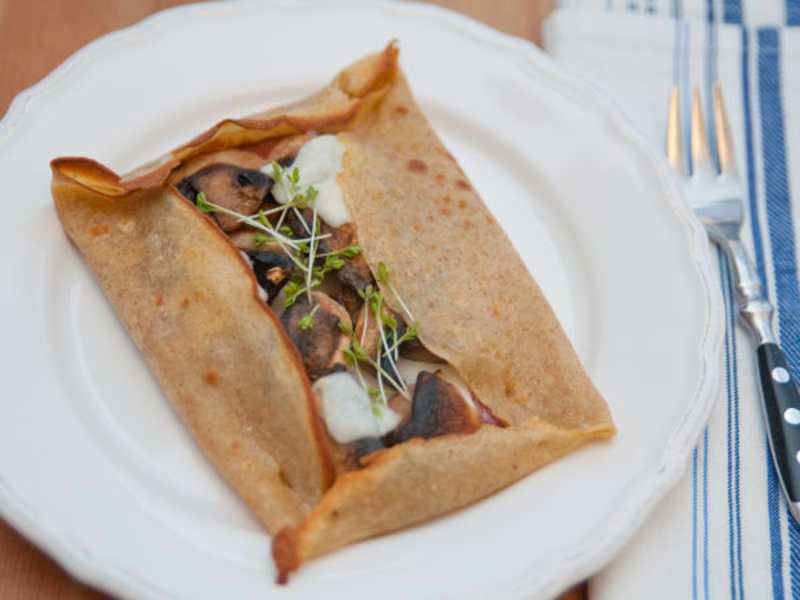 Galette de blé noir aux champignons façon raclette