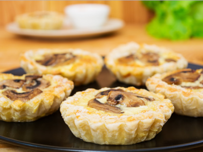 Tartelette au chèvre frais, champignons et chorizo