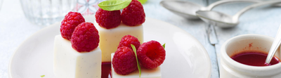 Entremet au fromage frais, vanille et framboises