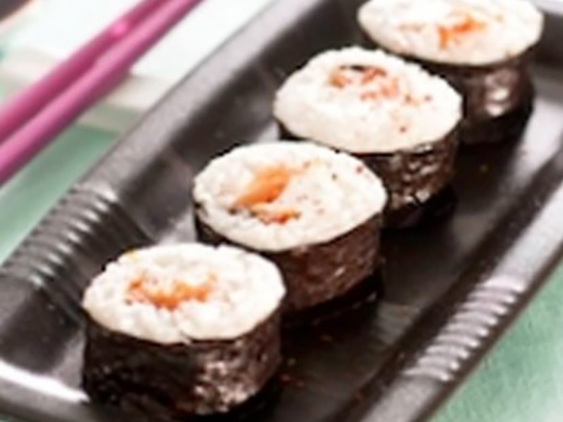 Maki de fromage de chèvre frais au saumon