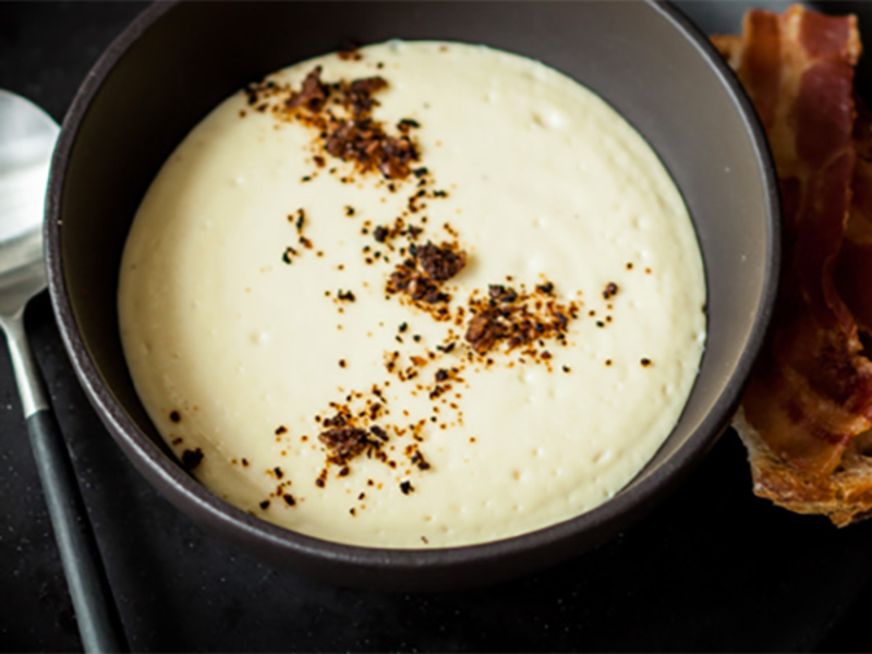 Espuma de maroilles au chips de lard fumé