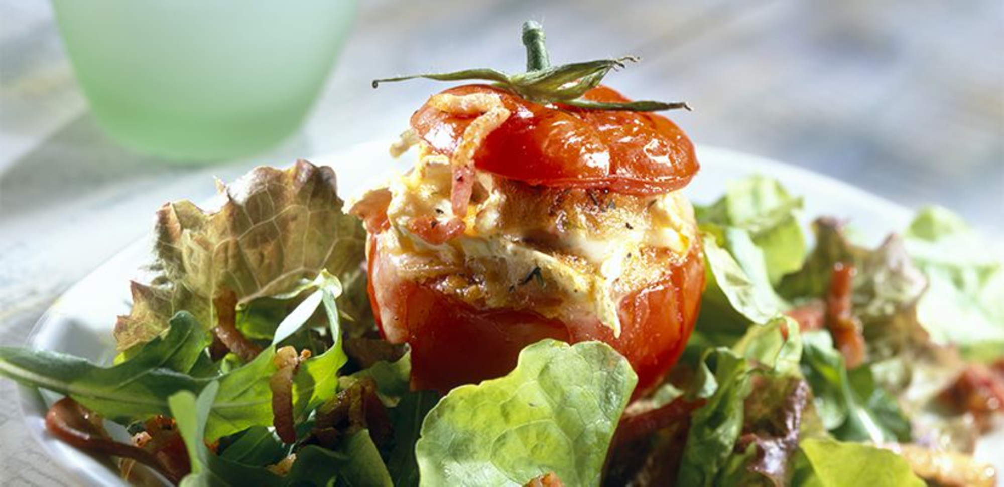 Tomate provençale farcie au fromage frais