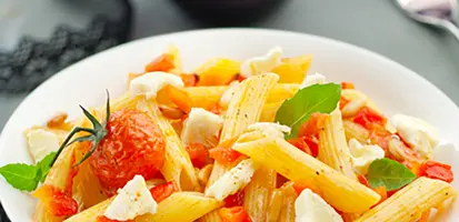 Penne tomates, poivrons et fromage