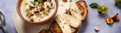 Velouté de topinambours, chips de magret séché et fromage