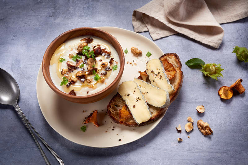 Velouté de topinambours, chips de magret séché et fromage