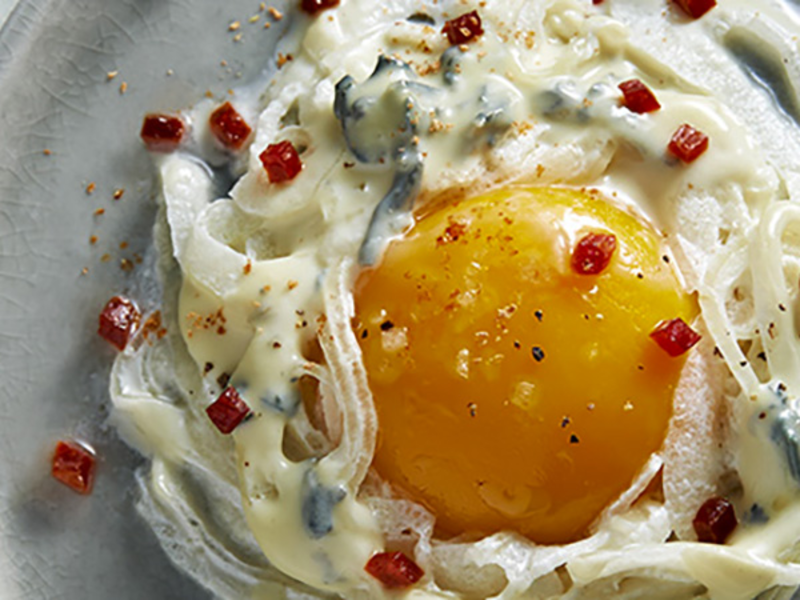 Tagliatelles d’oignons doux & fromage bleu façon carbonara