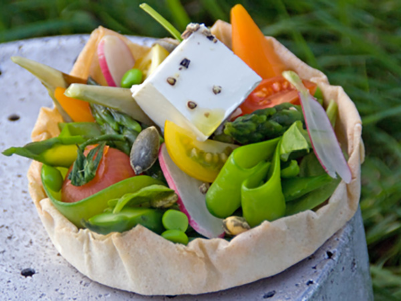 Tartelette de légumes sur lit de fromage frais