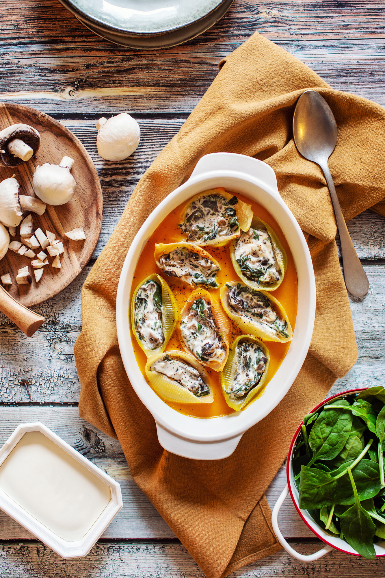 Conchiglioni farcis aux épinards et champignons au fromage frais