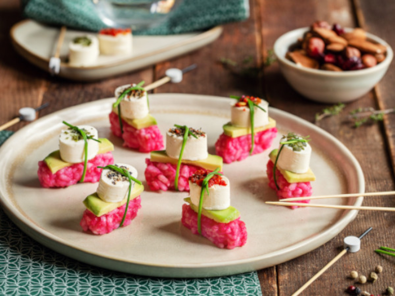 Sushi de betterave, avocat et fromages apéritifs aux saveurs provençales