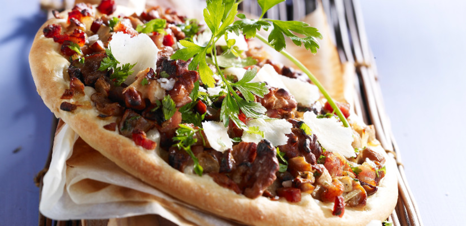 TH05_pizza-champignons-lardons-parmesan