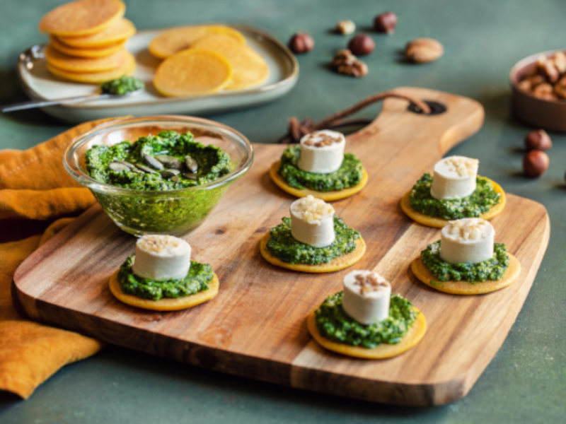 Pancakes de courge et fromage apéritif aux noix