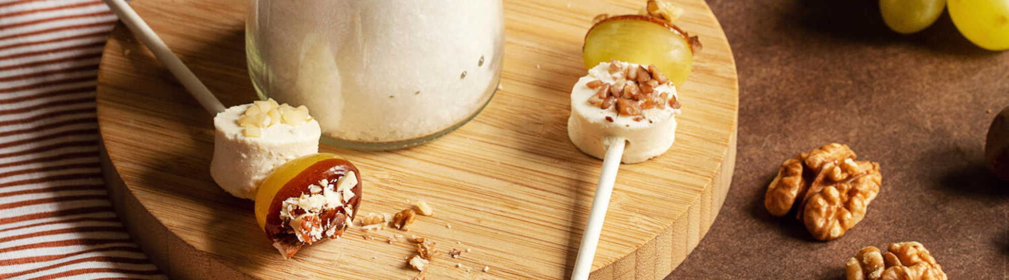 Sucettes au fromage apéritif et aux noix façon pomme d’amour