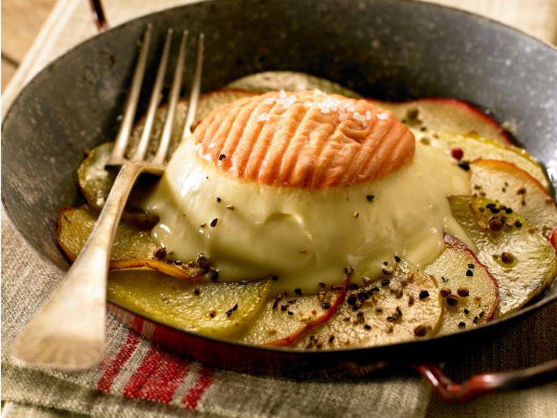 Galette de pommes de terre et Epoisses au four