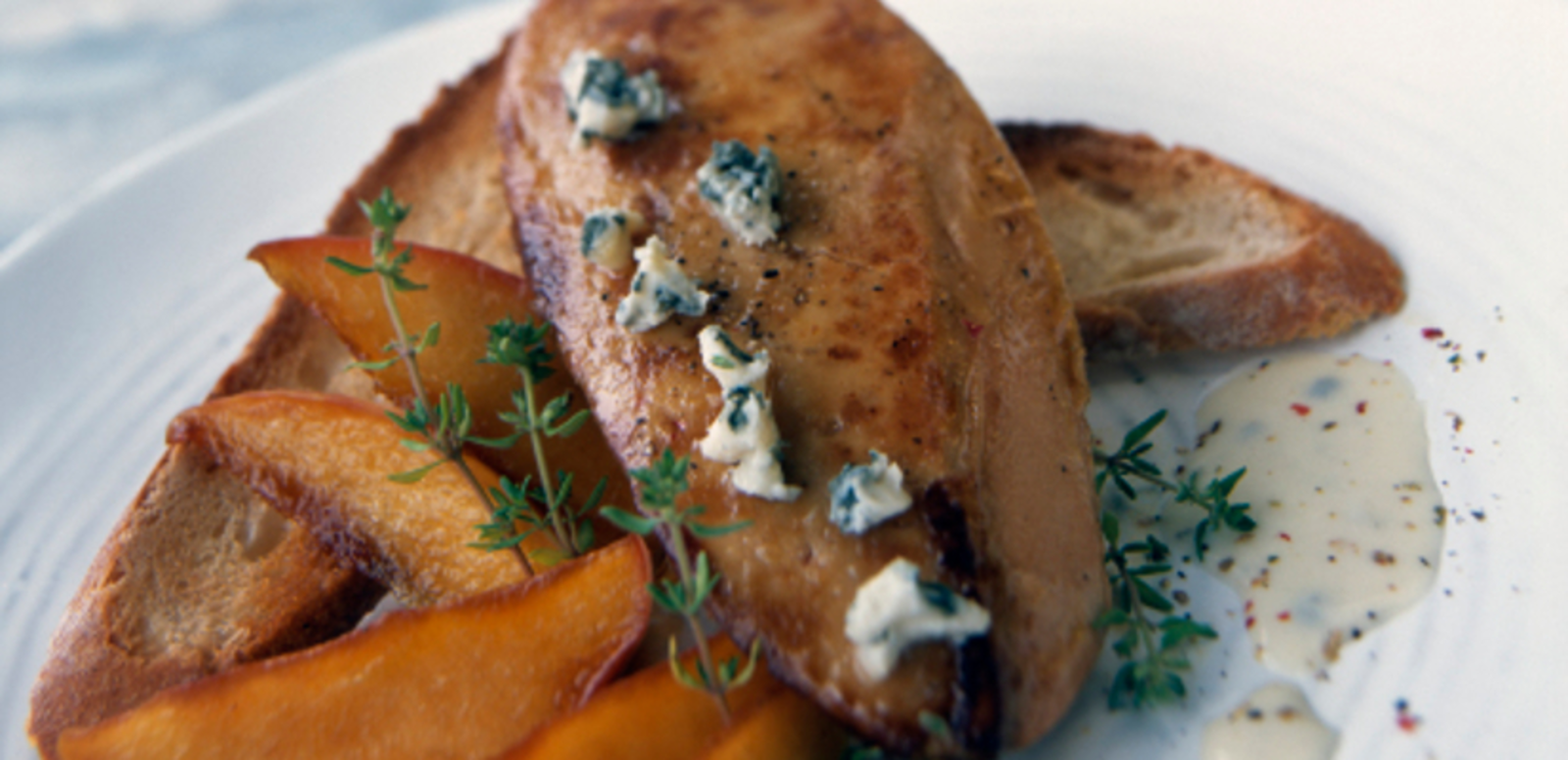 TH05_foie-gras-poele-pommes-roquefort