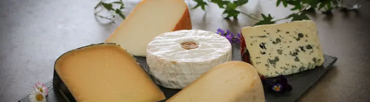 Un plateau de fromages festif pour Pâques