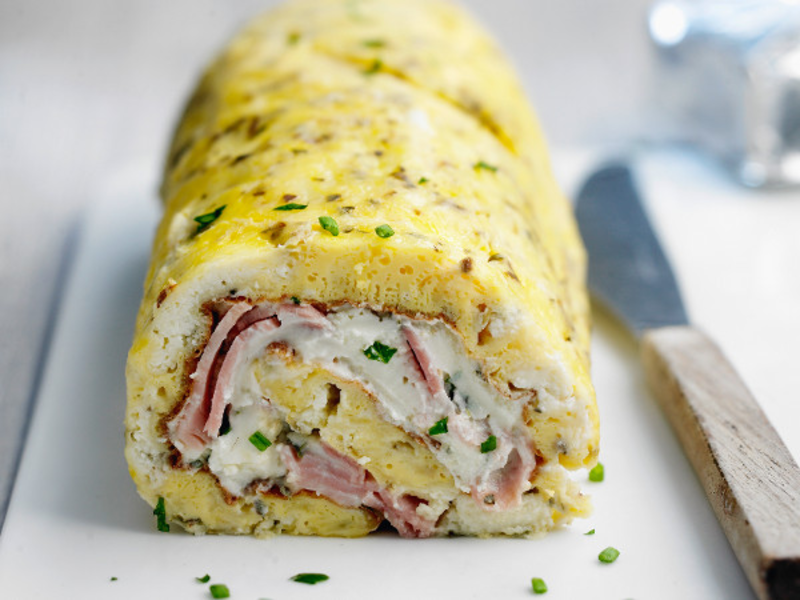 Omelette roulée au fromage frais et jambon