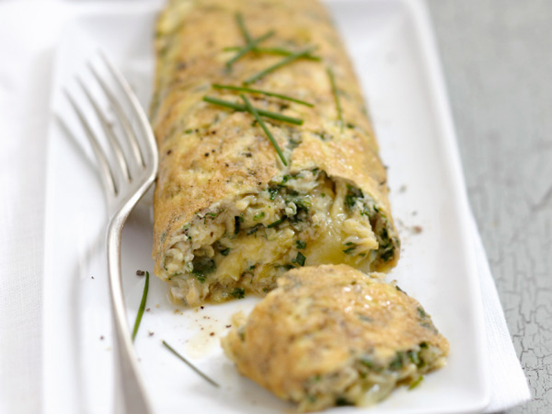 Omelette roulée au fromage et aux fines herbes