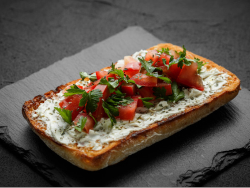 Tartine fromage de chèvre frais et tomates