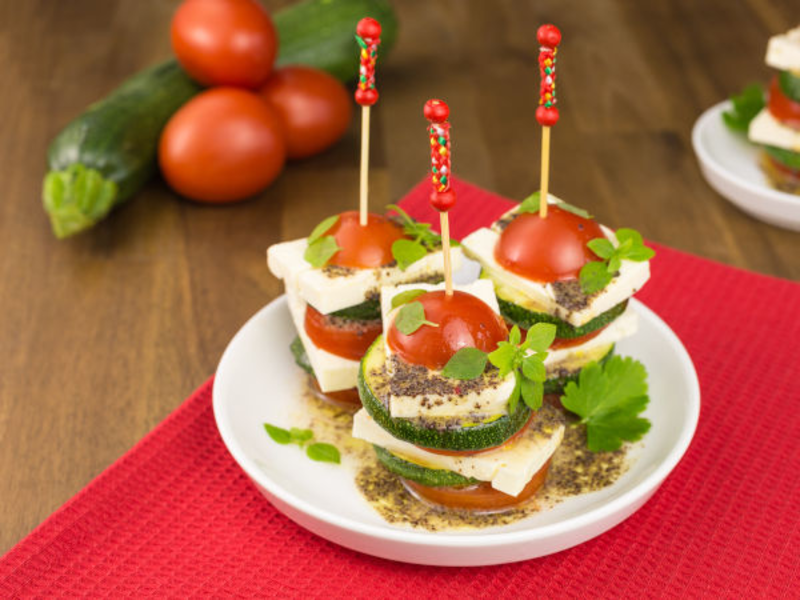 Millefeuille de légumes au fromage de brebis, oignons nouveaux