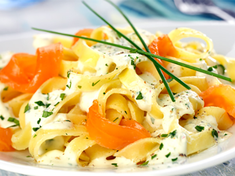 Tagliatelles au saumon et fromage frais ail & fines herbes