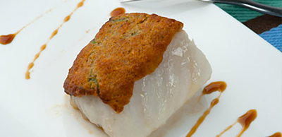 Pavé de poisson en croûte d'amande et fromage de brebis basque