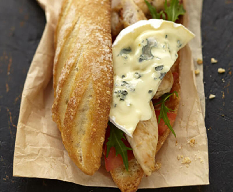 TH06_sandwich-au-poulet-grille-et-au-bresse-bleu