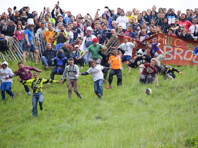 Connaissez-vous le "Cheese Rolling", la course 100% fromage ?