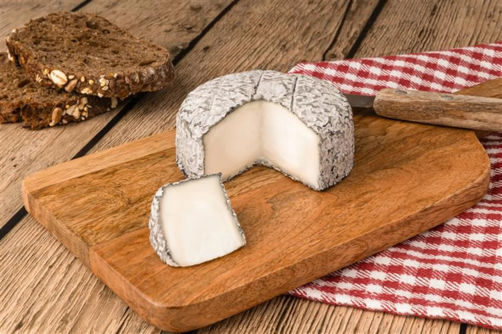 Chèvre Crémeux Cendré Le Rustique : délicieusement doux et crémeux
