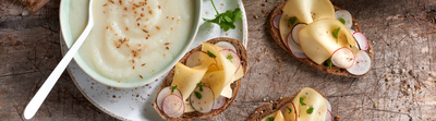 Velouté de chou-fleur et bruschetta au fromage