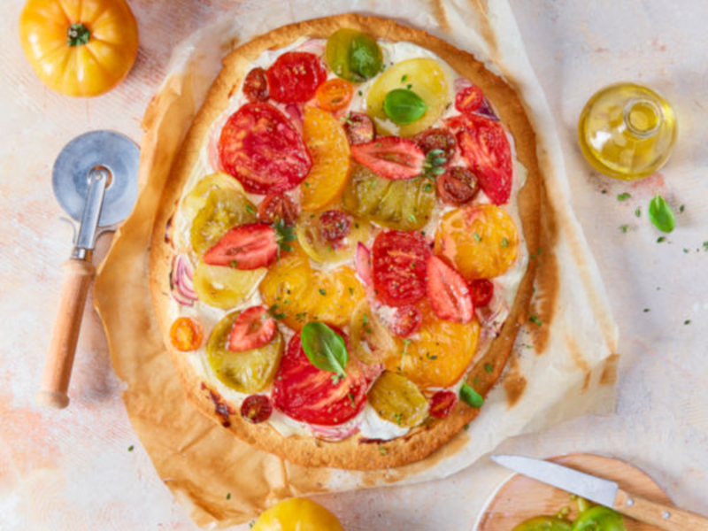 Tarte fine à la tomate et au fromage frais