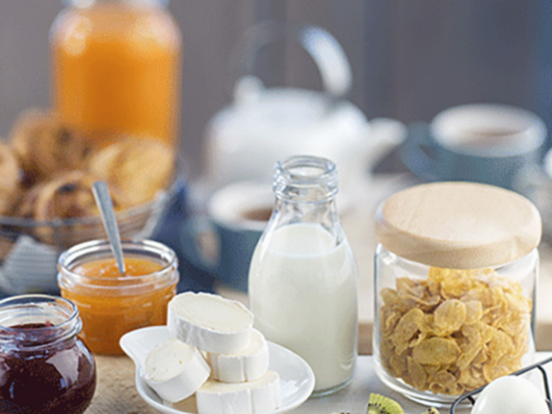 Buffet du petit déjeuner complet au fromage