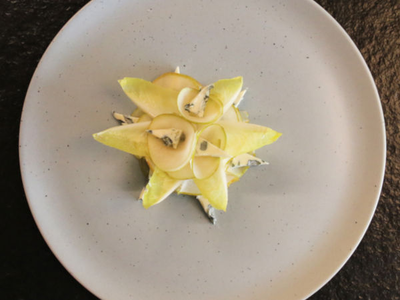 Fleur de poire et d'endive au fromage bleu