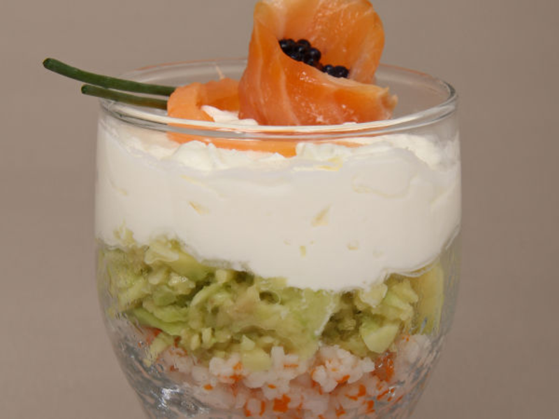 Verrine de fromage frais, avocat citron vert et surimi